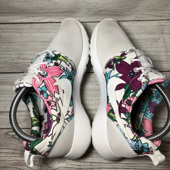 Womens Nike Roshe Run White Floral Aloha sz 8 LIMITED EDITION - Picture 5 of 8